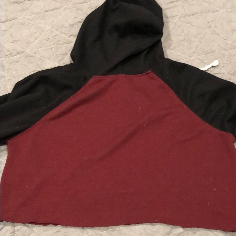 A burgundy and black Cropped hoodie - Picture 3 of 3